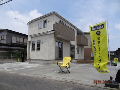 【前面道路含む現地写真】 | 桶川市坂田　新築分譲住宅全1棟
