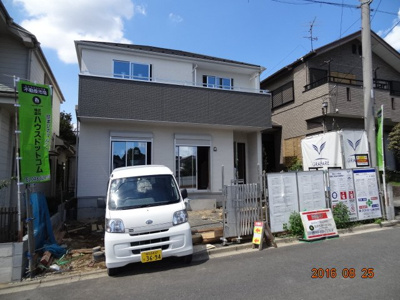 【前面道路含む現地写真】 | さいたま市緑区宮本2丁目　新築分譲住宅全1棟　駐車並列3台
