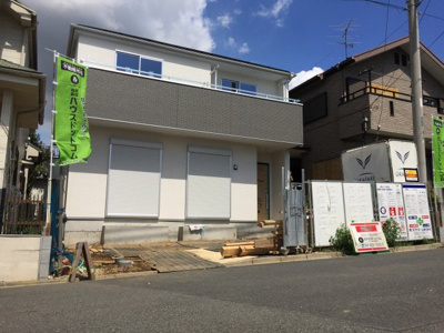 【前面道路含む現地写真】 | さいたま市緑区宮本2丁目　新築分譲住宅全1棟　駐車並列3台
