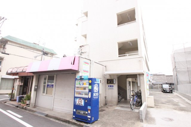 ゴッドフィールド荒川の外観