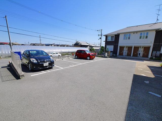 グレイスコートDの駐車場