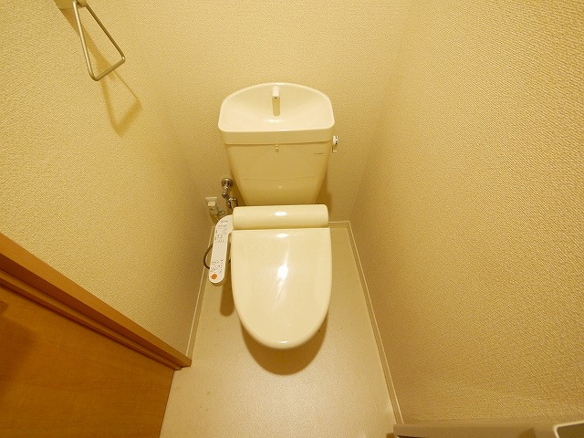 ホワイトヒルズのトイレ|落ち着いた色調のトイレです