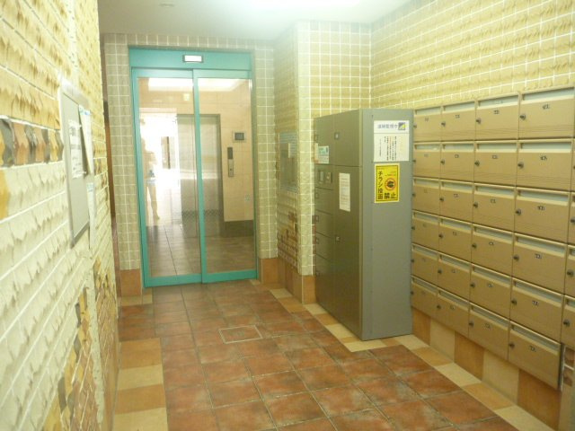 キャナルコート内久宝寺　BRAVI不動産のエントランス|【キャナルコート内久宝寺】ゆとりのあるエントランスです