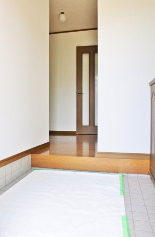 山田邸貸家の玄関