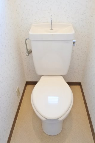 山田邸貸家のトイレ