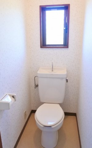 山田邸貸家のトイレ