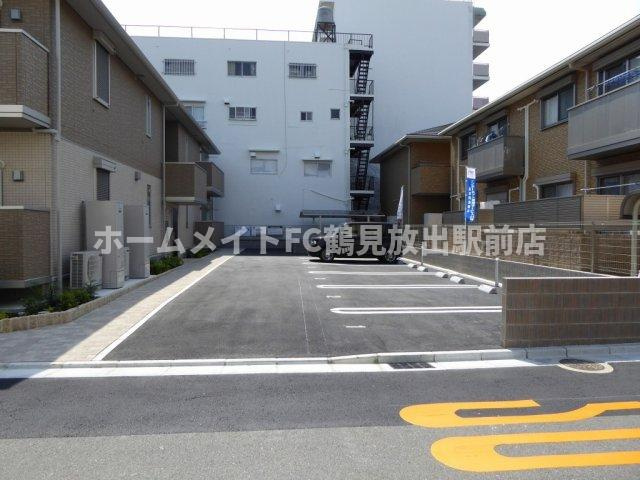 セジュールジュイエの駐車場