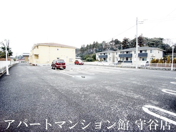 ヴェルサン・カメリアⅠの駐車場