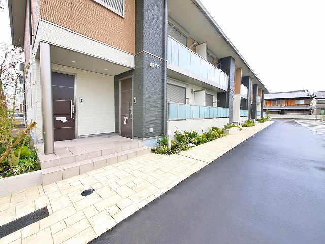 シャーメゾン宮ノ内のエントランス|清潔なエントランスです