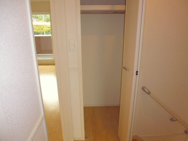 倉敷市東塚４丁目のアパートの収納|クローゼット（廊下）
