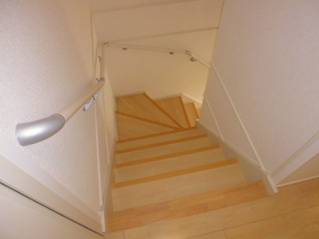 イーストメゾンⅠの内装|階段