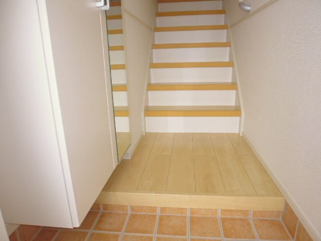 倉敷市東塚４丁目のアパートの玄関