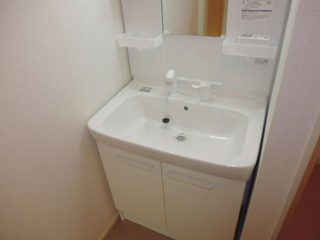 イーストメゾンⅠの独立洗面台|洗髪洗面化粧台