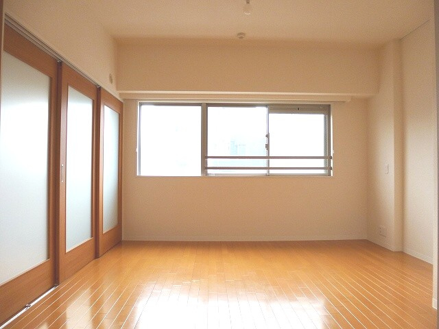 ParkAxis御徒町の居間・リビング|アップライトピアノ可