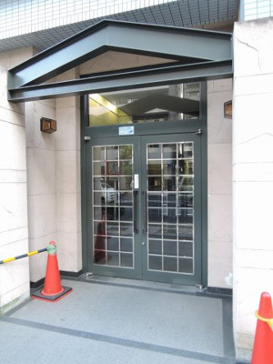 【エントランス】 | アドリーム横浜初音町 | 京急本線「黄金町」駅徒歩3分の好立地！