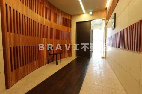 アーデン四ツ橋プライマリーワン　BRAVI不動産のエントランス|【アーデン四ツ橋プライマリーワン】毎日通るエントランスはこのようになっています