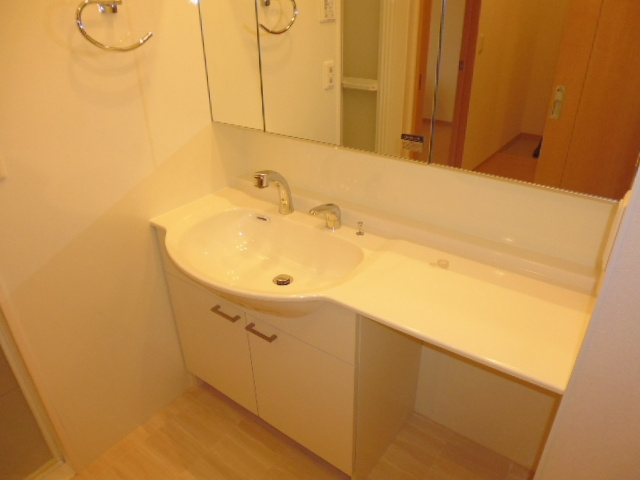 バトー一文字の独立洗面台|洗髪洗面化粧台