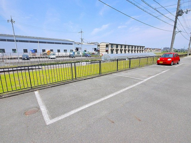 福岡貸家の駐車場|駐車場完備です