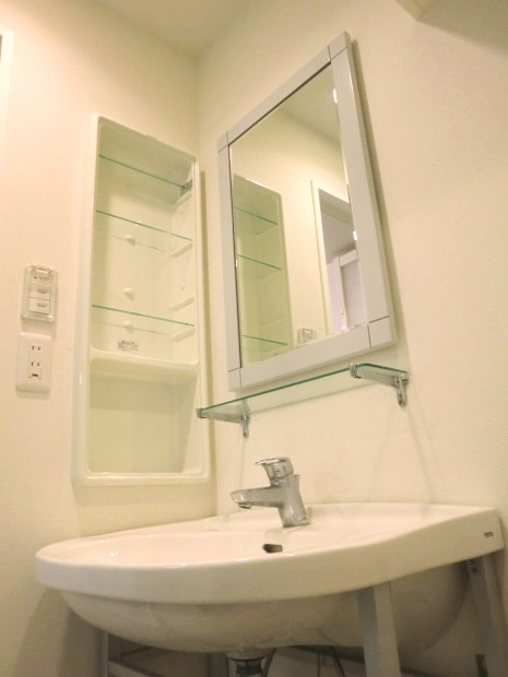 ヴェリテ三国の独立洗面台