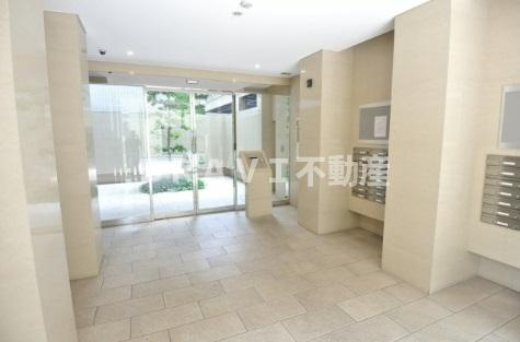 ドゥーエ谷町　BRAVI不動産のエントランス|【ドゥーエ谷町】清潔なエントランスです