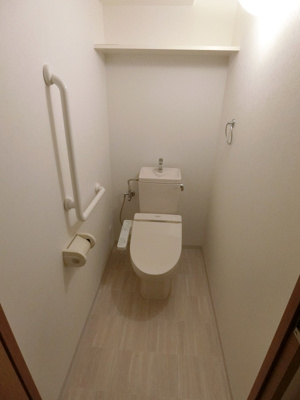 【トイレ】 | メインステージ兵庫 | 落ち着いた色調のトイレです