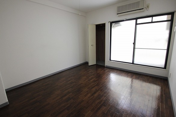 ホワイトハイツの洋室