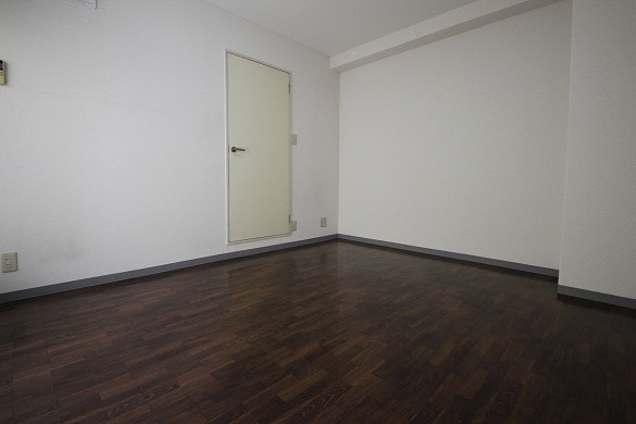 ホワイトハイツの洋室