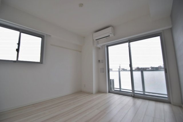 オーキッドレジデンス船橋本町の居間・リビング|洋室8.1帖