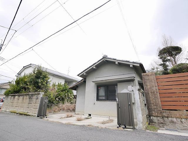高畑町戸建　6LDKの駐車場|駐車場完備です
