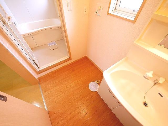 サニーサイドＧの洗面所|ゆったりとスペースのある洗面所