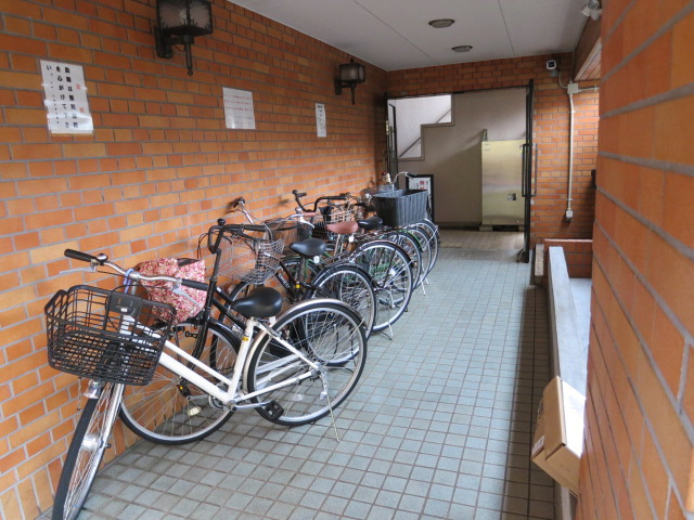 サンライズマンション久米川のエントランス