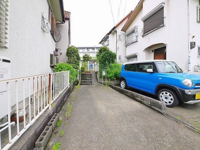小泉町テラスハウスの駐車場