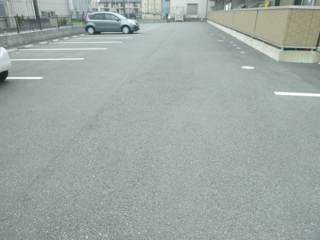 アバンセ121の駐車場