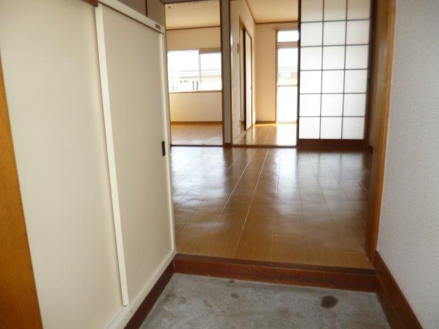 エルディムシャルマンＢの玄関