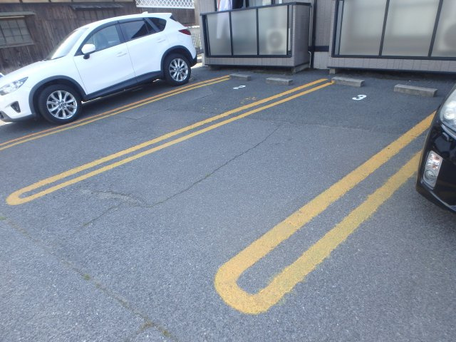 えとあタウンＡの駐車場|西中新田　えとあタウンＡ　1Ｋ　駐車場