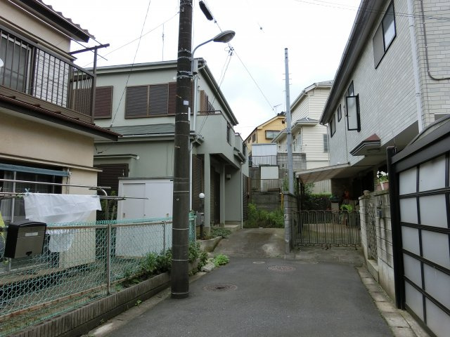 花見川区南花園１丁目　中古戸建　土地約４３坪・建物約３９坪の前面道路含む現地写真
