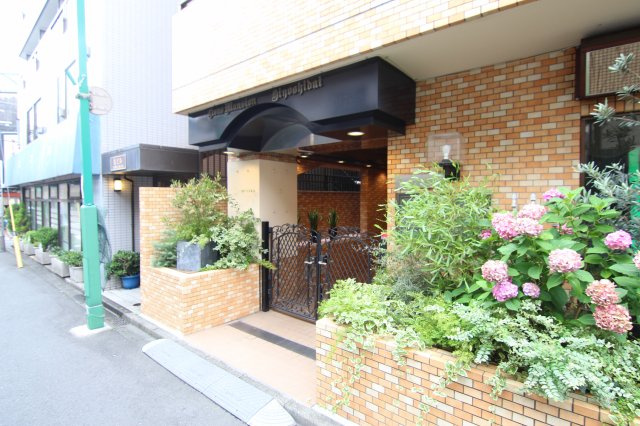 ライオンズマンション日吉台のエントランス