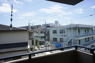 【展望】 | すぐ向こうに蛍池駅の駅ビルが見える距離です。