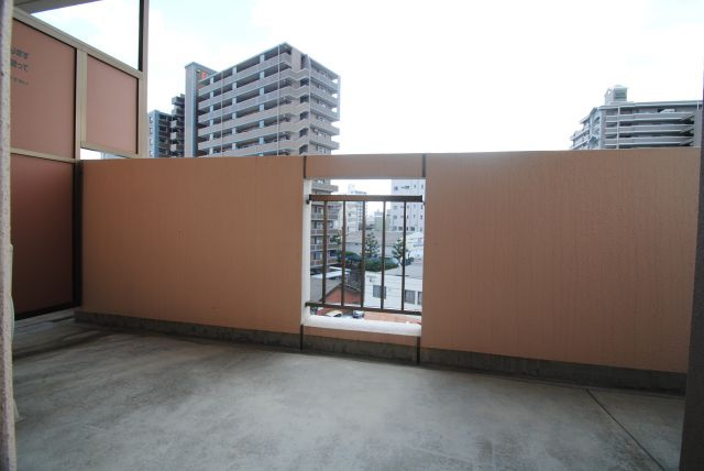 クオリアけやき通りのバルコニー