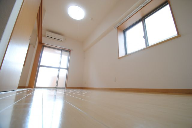 クオリアけやき通りの居間・リビング