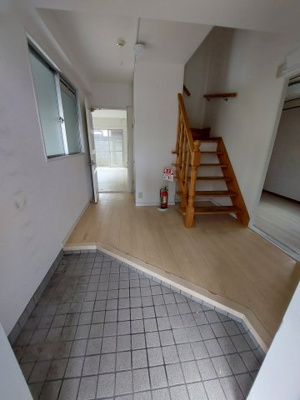 【ロビー】 | 南塚口町２丁目貸家 | １階　玄関