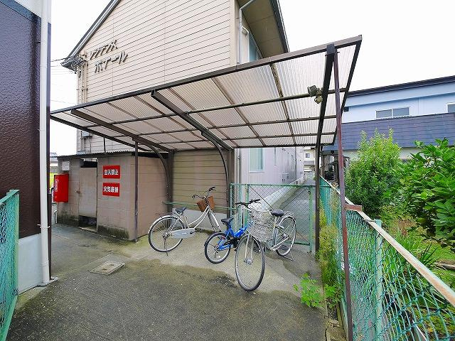 レジデンスボナール　Ⅰのその他共用部分|屋根付きの駐輪場です
