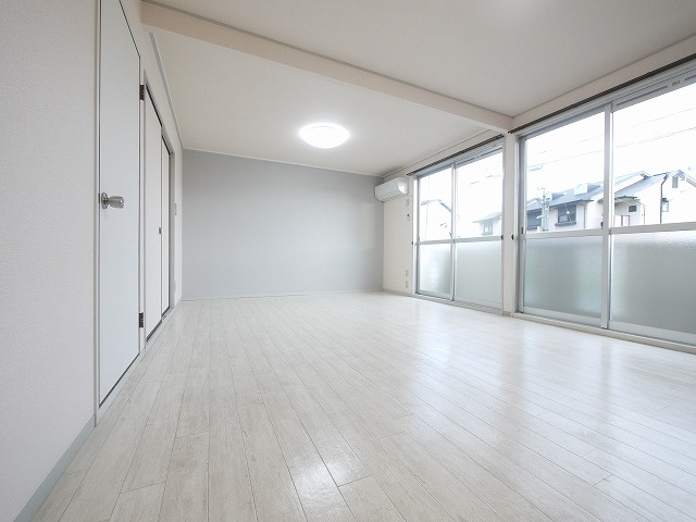 レジデンスボナール　Ⅰの居間・リビング|ゆったりとした居間です