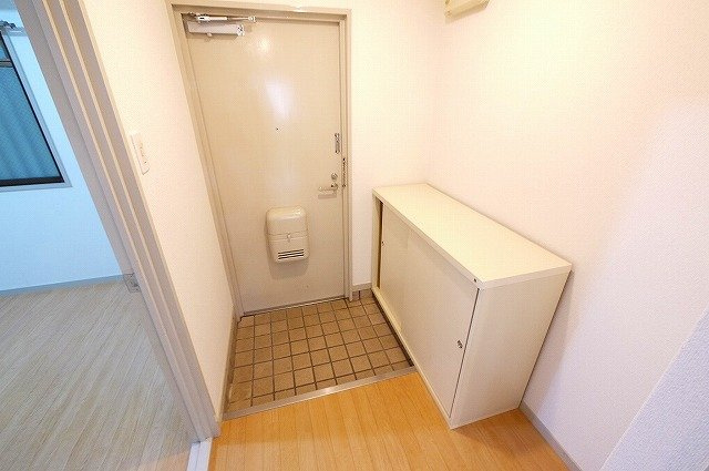 メゾン佐保Aの玄関|ゆったりとした玄関です
