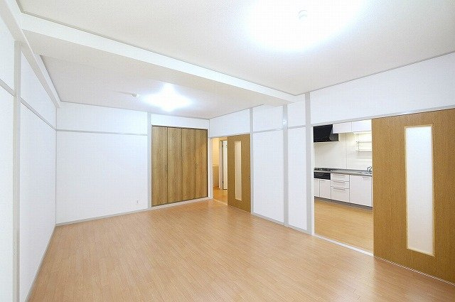 メゾン佐保Aの洋室|広々とした洋室です