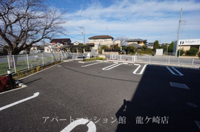 【駐車場】 | ルーエⅢ | 駐車場