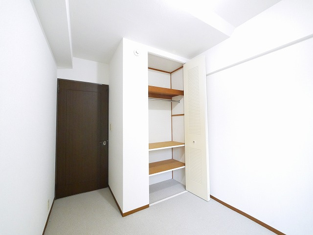 パーク・ノヴァあやめ池の洋室