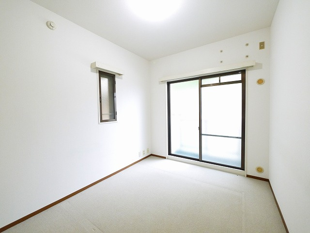 パーク・ノヴァあやめ池の洋室