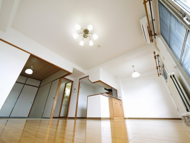 プレステ七番館の内装|ゆったりとした居間です
