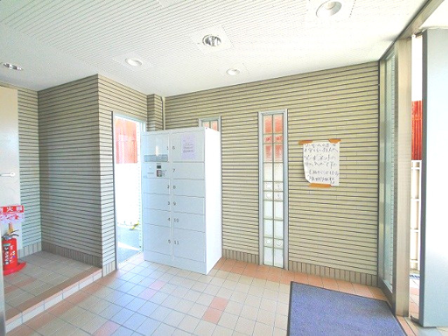 サンコート春日のエントランス|キレイなエントランスですよ。